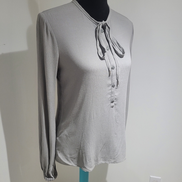 Diane Von Furstenberg Whitney Long Sleeve Lightweight Blouse Size 2 Gray - Picture 2 of 12